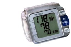 Тонометр автоматический Omron на запястье R6